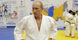 Путин любит дзюдо http://briansk.ru/world/putin-predlozhil-krov-yaponskim-dzudoistam.2011315.247454.html