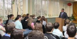 Виктор Горчаков один из первых парламентских уроков провел во гимназии № 2 г.Владивостока. http://www.zspk.gov.ru/activity/calendar/view/1273.html
