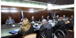 Премьер обещал инвалидам создать доступную среду "с нуля". http://premier.gov.ru/events/news/16218/