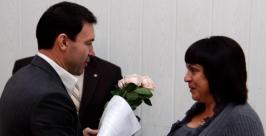 Удостоверение получила Наталья Иванченко пресс-служба администрации Находки