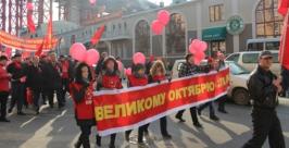 Демонстрация в память об октябрьской революции прошла во Владивостоке Анна Маленко