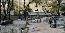Сквер &quotобзавелся&quot брусчаткой http://www.vlc.ru/news/press/2011/11/20111107_03.htm
