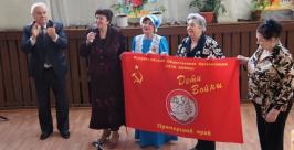 Первое знамя "Детей войны" по праву досталось владивостокской организации Марина Жихарева