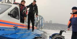 Все желающие инвалиды смогли прокатиться на катере МЧС с воздушной подушкой и ознакомиться Антон Балашов