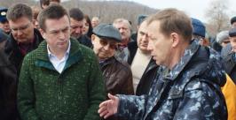 Сергей Хохряков рассказывает губернатору о противопожарных мерах Анна Степанкина