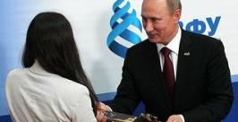 Путин передал ДВФУ символический ключ от нового кампуса http://kremlin.ru/news/16435