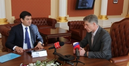 Глава Приамурья обсудил вопросы сотрудничества с руководством Дальневосточного Сбербанка Предоставлено пресс-службой правительства Амурской области