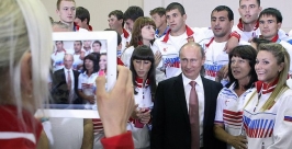 Владимир Путин и спортсмены Пресс-служба Кремля 