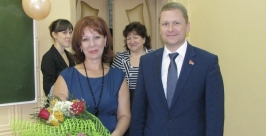 День учителя в 50-й школе Владивостока. Ирина Аксенова и Евгений Рылов Куликов Александр, РИА PrimaMedia