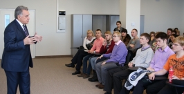 Виктор Горчаков провел студентам ДВФУ лекцию, приуроченную к 20-летию Конституции РФ пресс-служба ЗС ПК