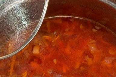 Насыщенный борщ за 10 минут: 700 г лука, свёклы и моркови