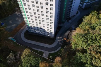 Застройщик ЖК "Малахит" во Владивостоке объяснил расположение детской площадки рядом с дорогой
