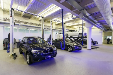 Автосалон BMW во Владивостоке Александр Хитров, РИА PrimaMedia