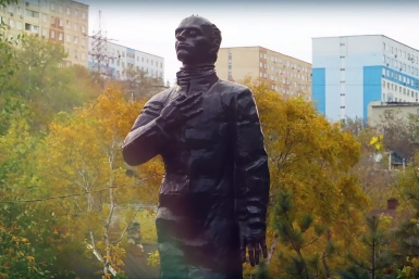 Памятник Осипу Мандельштаму во Владивостоке РИА PrimaMedia