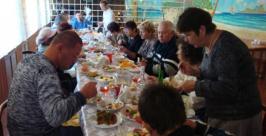 Инвалиды-колясочники в кафе Владивостока http://vladnews.ru/2010/10/30/35338.html