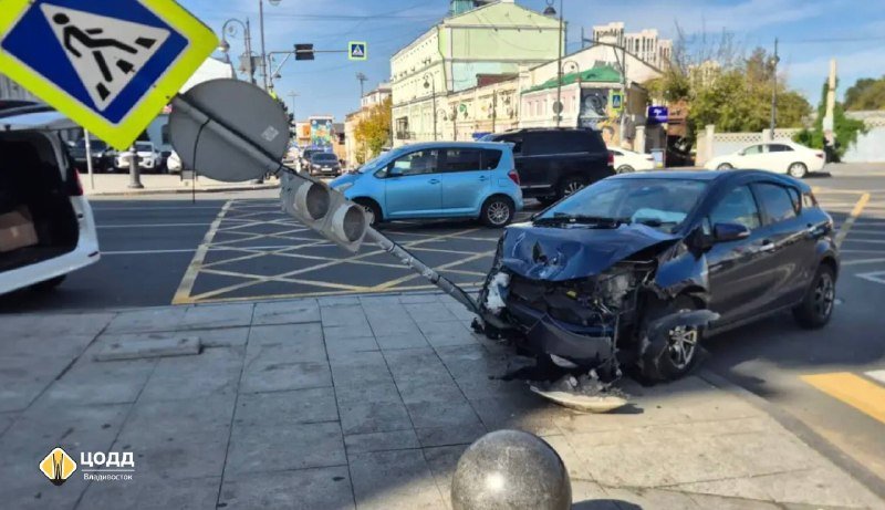 Перекрёсток в центре Владивостока остался без светофора из-за аварии Пресс-служба ЦОДД
