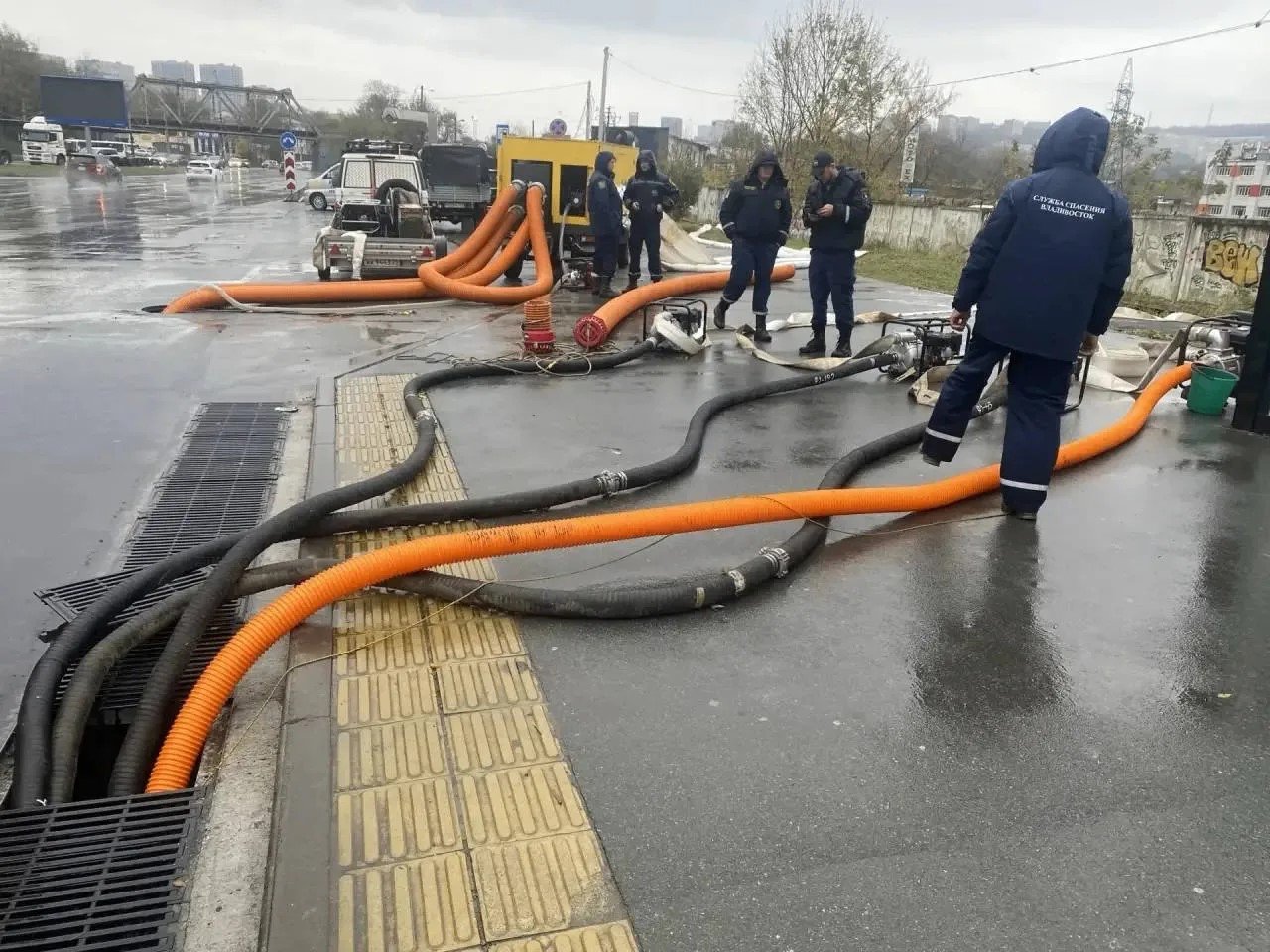 Службы Владивостока переведен в режим повышенной готовности из-за надвигающегося циклона Администрация Владивостока
